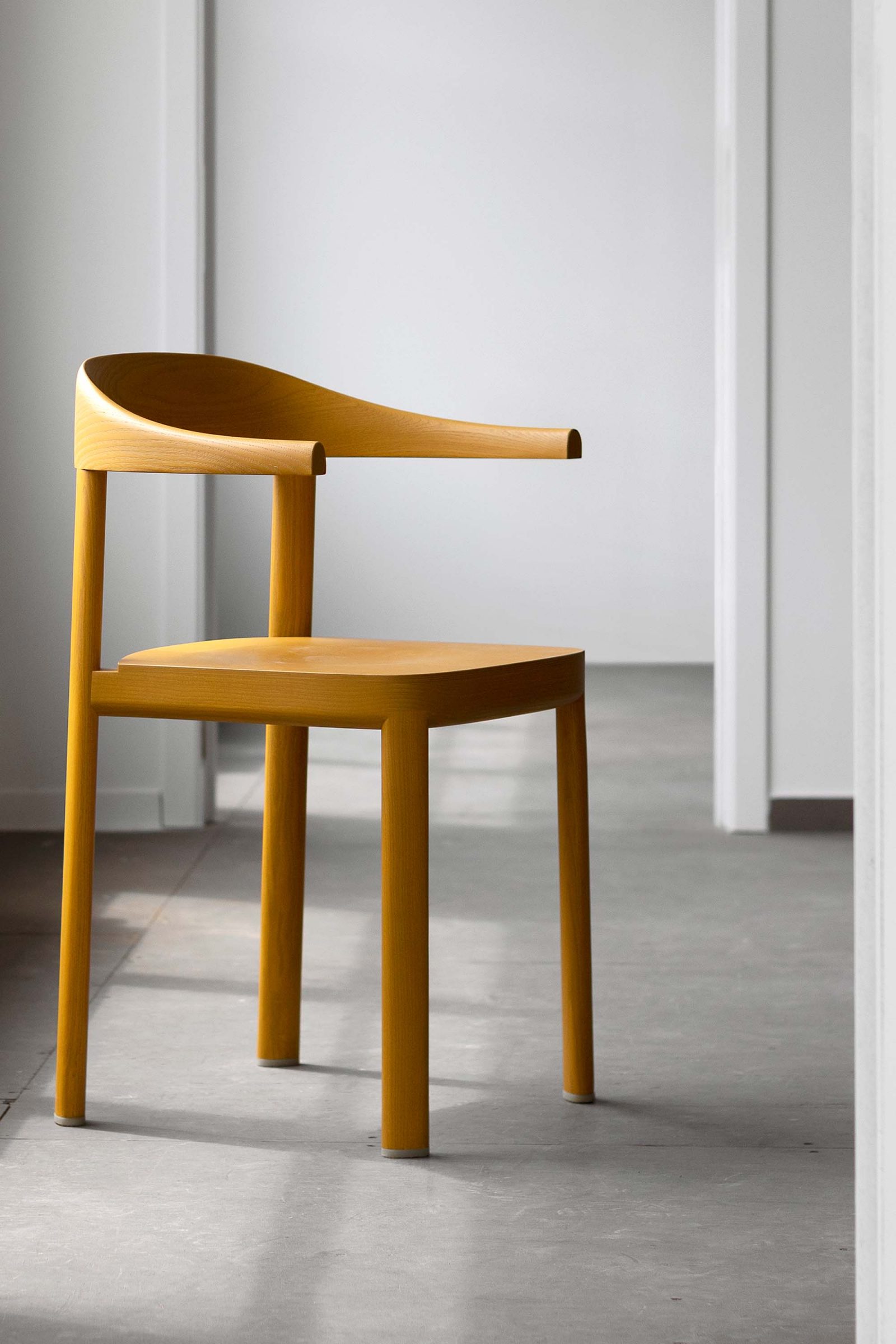 Curv Chair Armrest in ash / dark yellow